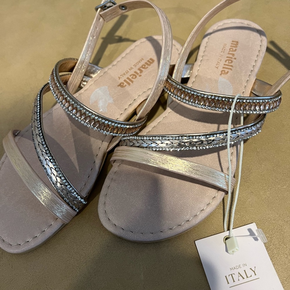 NEW girls flat Italian sandals gold and beads size 1.